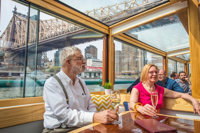 Manhattan Architecture Yacht Cruise - A Manhattan tour that skips the pavement