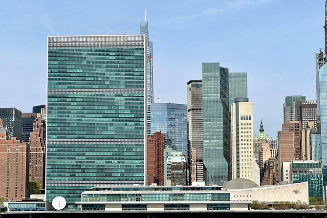 Manhattan Architecture Yacht Cruise - Chrysler Building and the East River skyline