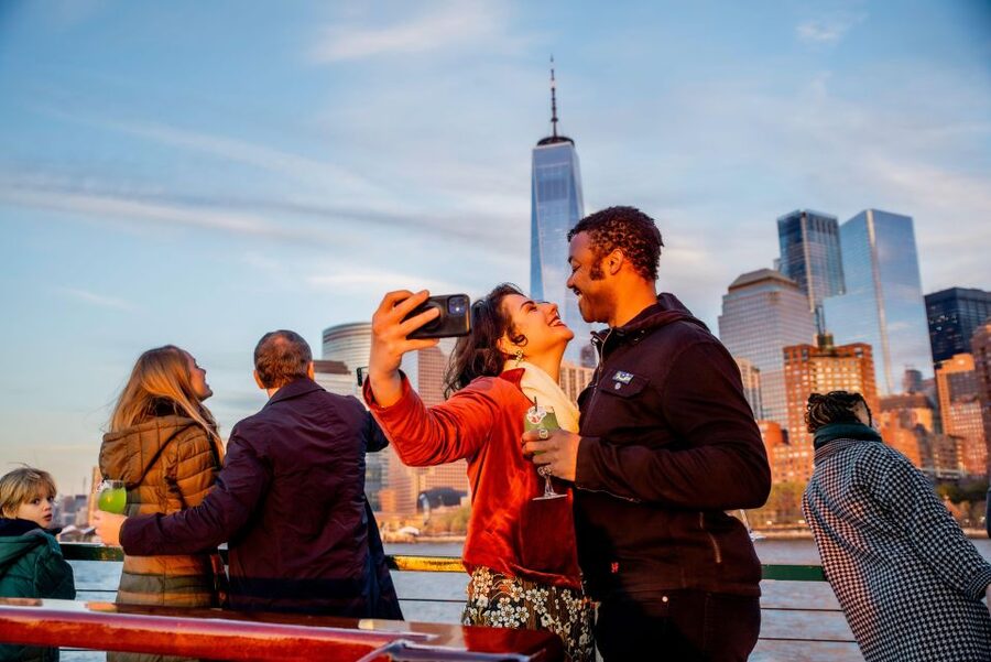 Manhattan: Statue and Skyline Cruise Aboard a Luxury Yacht - Booking advice and the final call