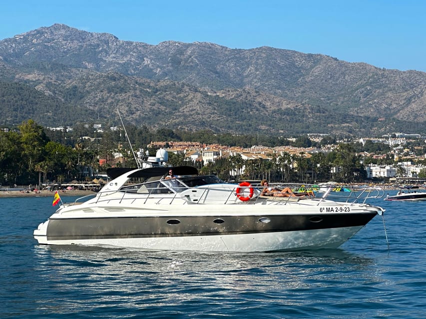 Marbella: Private Cruise in Luxury Yacht - Food, drinks, and the mood onboard