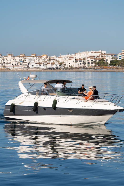 Marbella: Puerto Banús 2-hour luxury catamaran - Dolphins, with realistic expectations