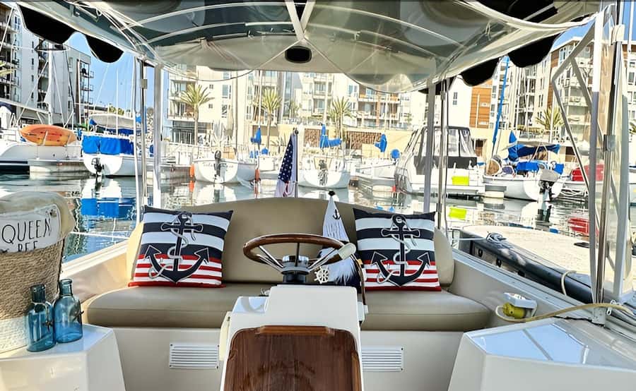 Marina Del Rey Luxury Boat Cruise Wine, Charcuterie Sealions - The first moments on the water