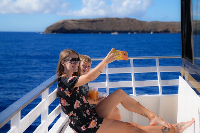 Maui: Molokini and Turtles Luxury Yacht Snorkel - Molokini Crater and its clear water