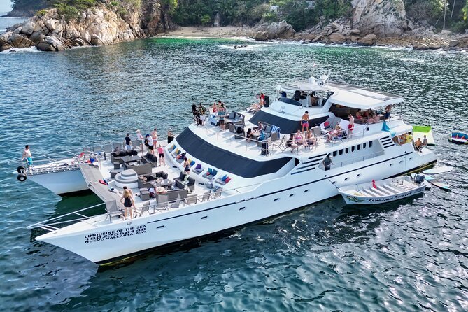 Mega Yacht Limousine of the Sea 1: Puerto Vallarta - Food and the open bar