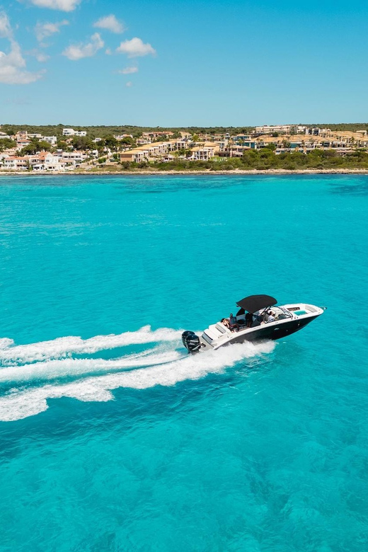 Menorca - Private Boat Charter all-inclusive - Half day - The skipper makes the private format work