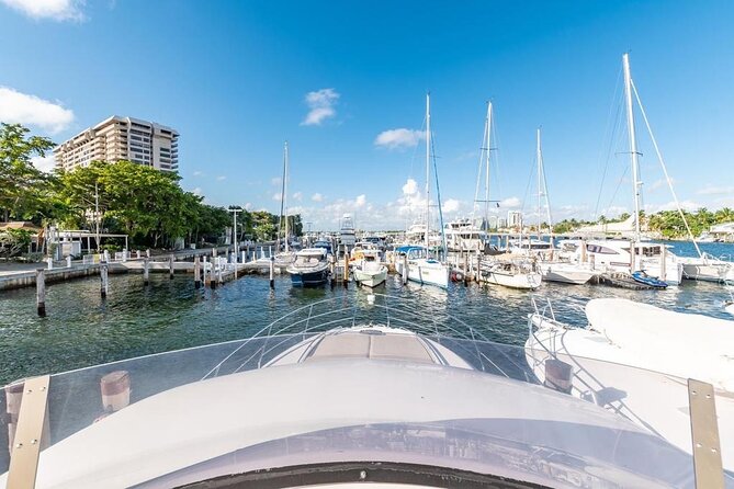 Miami 2 Hours Private Yacht Tour for 13 ppl on a 50 ft Yacht - The Miami River and Downtown views