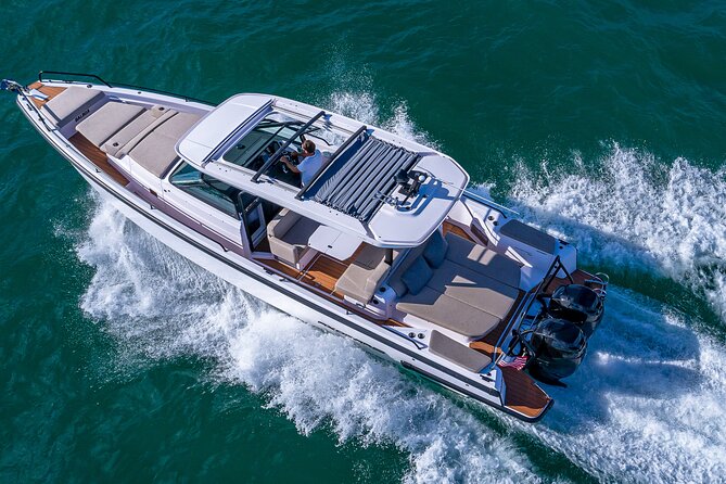Miami Bay Discovery Private Yacht Cruise with Captain - Biscayne Bay views and Fisher Island mansions