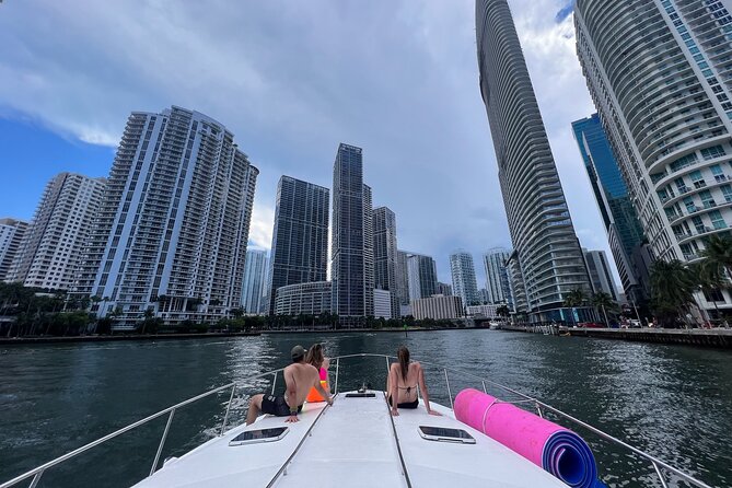 Miami Beach Luxury Yacht Adventure: Explore Stunning Coastline - Captains can shape the experience