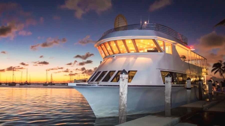 Miami: Party Yacht Cruise with Open Bar and DJ - Key points to know before booking