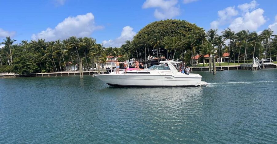 Miami: Private Yacht Rental Tour with Dolphins and Snorkel - Cruising Biscayne Bay with Miami as the backdrop