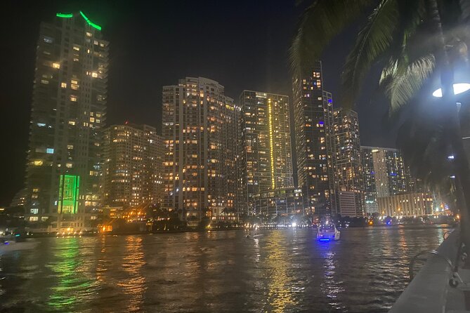Miami Sightseeing Cruise on a Luxury Yacht - Returning to the Miami skyline