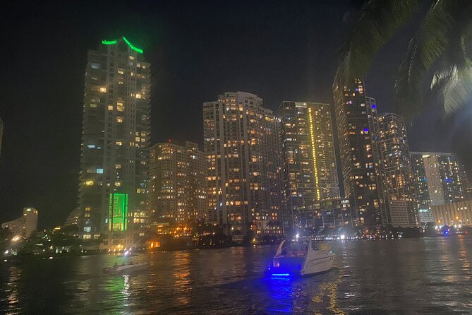 Miami Sightseeing Cruise on a Luxury Yacht - Food, drinks, and onboard costs