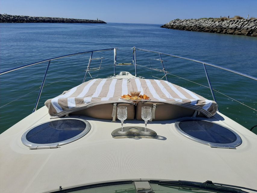 Morning/Afternoon Luxury Yacht Cruise with Drinks and Snacks - What the crew adds to the day