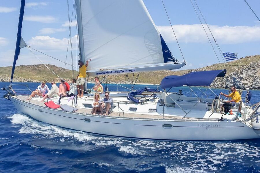 Mykonos: Yacht Cruise to Rhenia and Guided Tour of Delos - The sea can turn rough on the way back