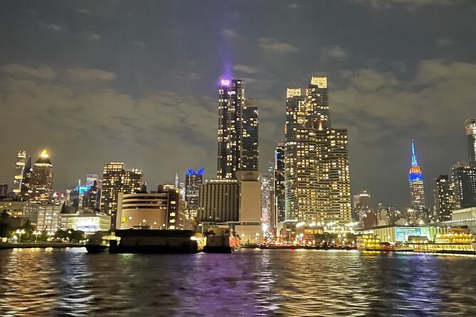 New York City Bright Lights Skyline Cruise on Yacht - One drink and a calm start to the evening