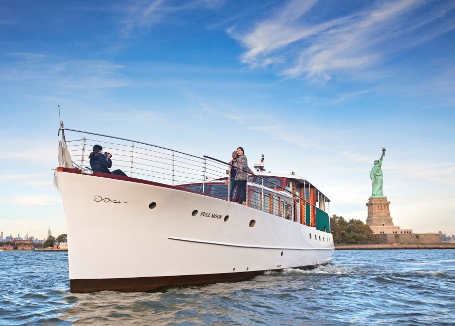 New York City: Mini Yacht Boat Ride with Sightseeing - Key points at a glance