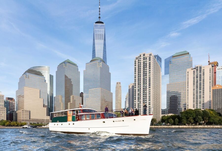 New York City: Mini Yacht Boat Ride with Sightseeing - Service and the small-group atmosphere