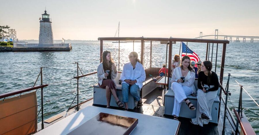 Newport: Yacht Sightseeing Cruise - What you see during the 75-minute route