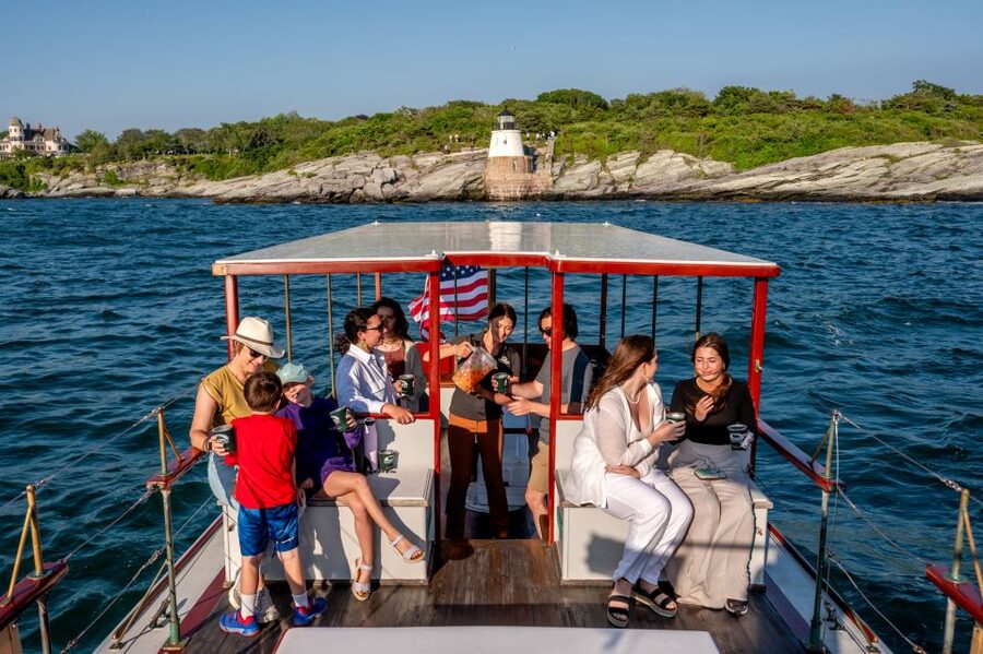 Newport: Yacht Sightseeing Cruise - Stories from the captain and crew