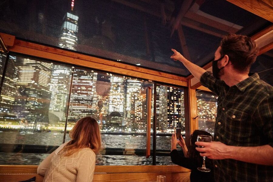 NYC: City Lights Yacht Cruise with Drink Included - Key points at a glance