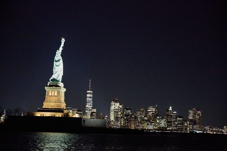 NYC: City Lights Yacht Cruise with Drink Included - Leaving Chelsea Piers and finding your seat