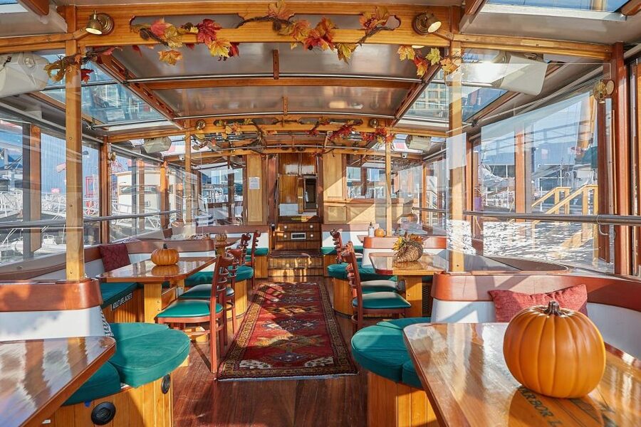 NYC: Evening Jazz Cruise on the Yacht Manhattan - A classic yacht instead of a standard harbor boat