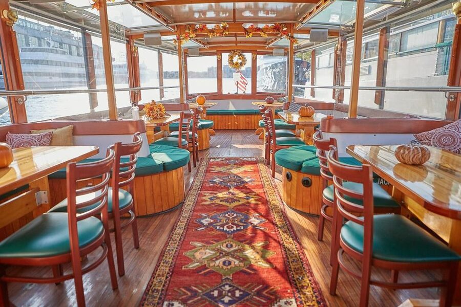 NYC: Evening Jazz Cruise on the Yacht Manhattan - Drinks, snacks, and the limits of the menu