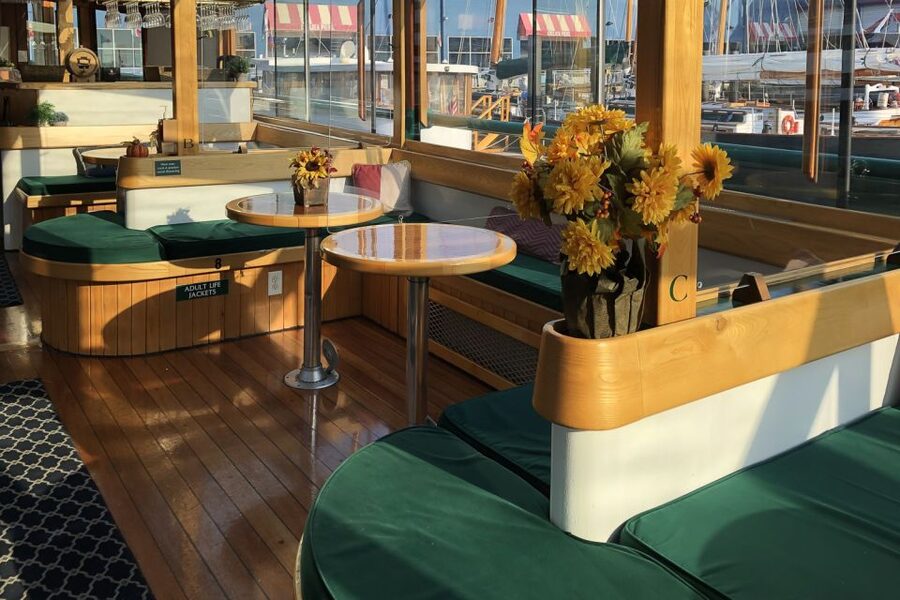 NYC: Grand Palisades Fall Foliage Yacht Tour - Food, drinks, and the value of the ticket