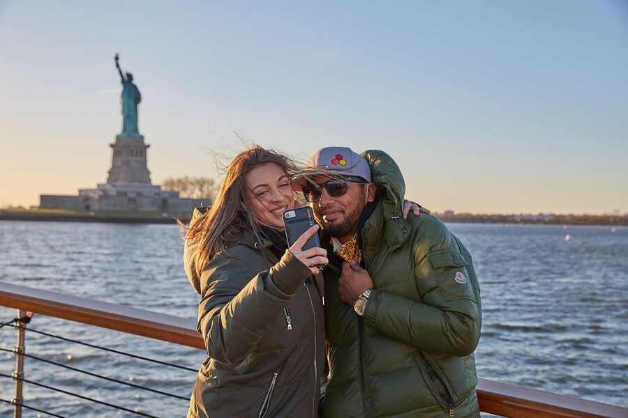 NYC: Holiday Yacht Cruise with Jazz, Cocoa & Carols - Key points to know before you book