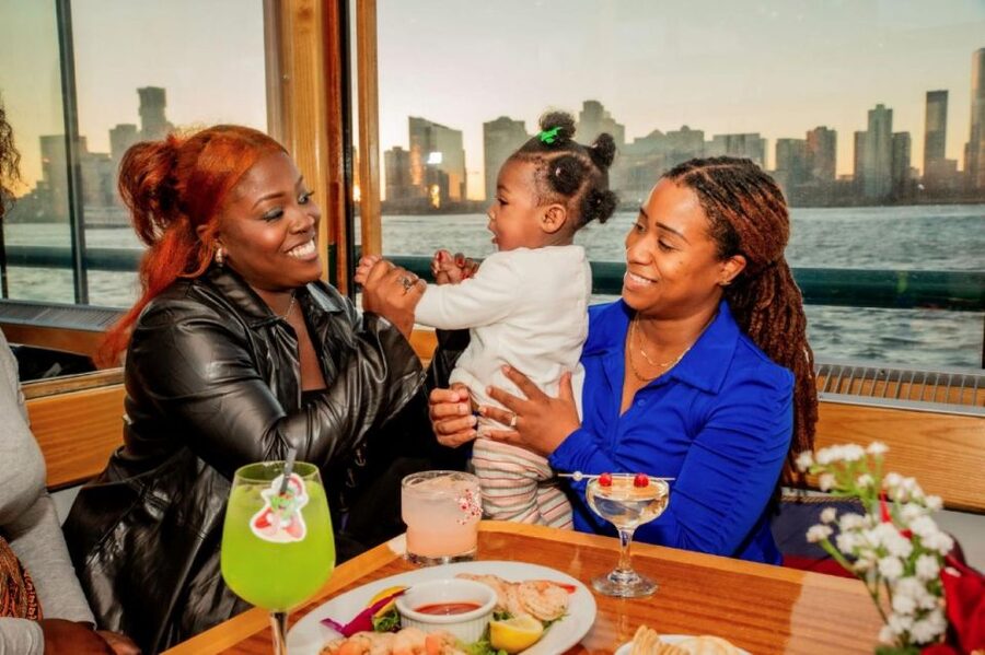 NYC: Holiday Yacht Cruise with Jazz, Cocoa & Carols - Booking tips for a smoother evening