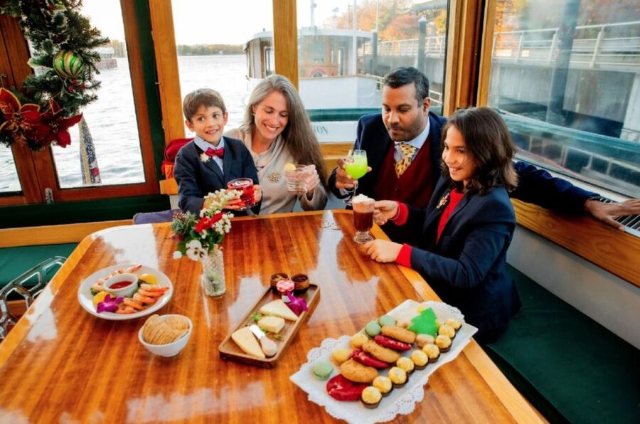 NYC: Holiday Yacht Cruise with Jazz, Cocoa & Carols - Cocoa, cookies, and the first drink