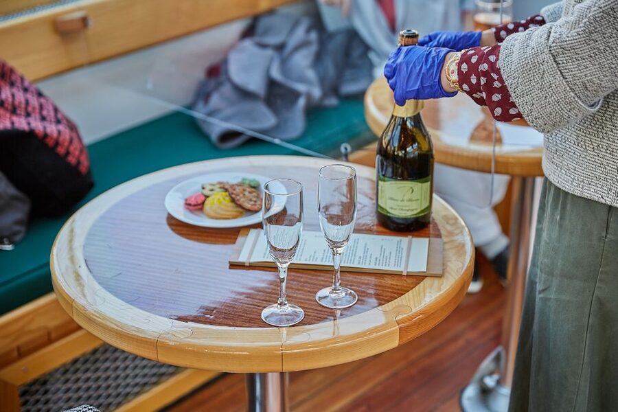 NYC: Holiday Yacht Cruise with Jazz, Cocoa & Carols - A warm salon, a few outdoor views, and winter comfort