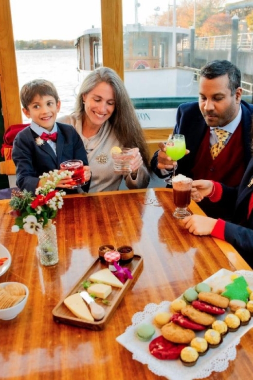 NYC: Holiday Yacht Cruise with Jazz, Cocoa & Carols - How the $134 price holds up