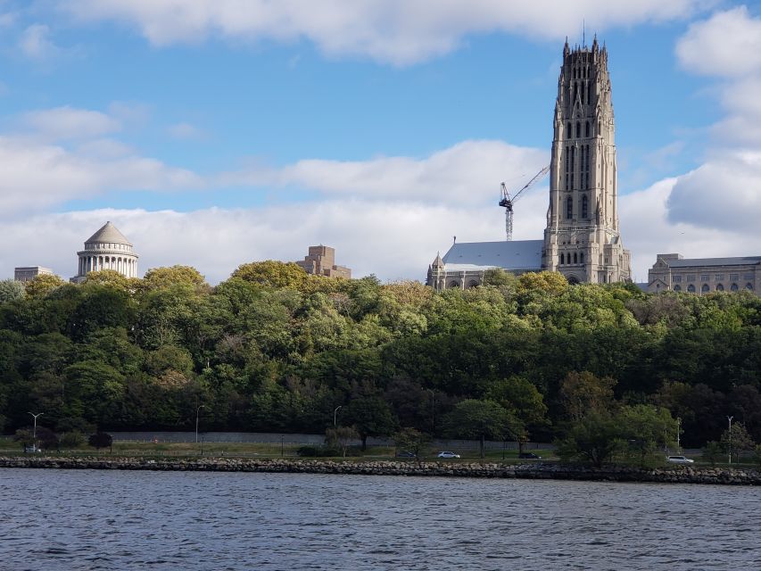 NYC: Hudson River Fall Foliage Yacht Tour - Leaving Chelsea Piers on Yacht Kingston
