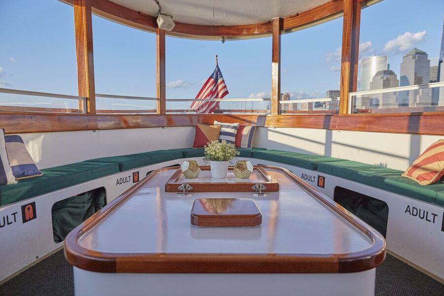NYC: Hudson River Fall Foliage Yacht Tour - A covered rear observatory and an open front deck
