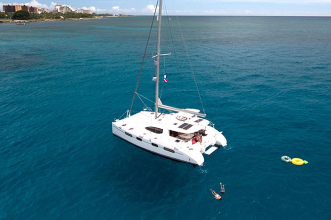 Oahu Small Group Snorkel Tour with Yacht Cruise - Cruising west Oahu with room to watch the sea