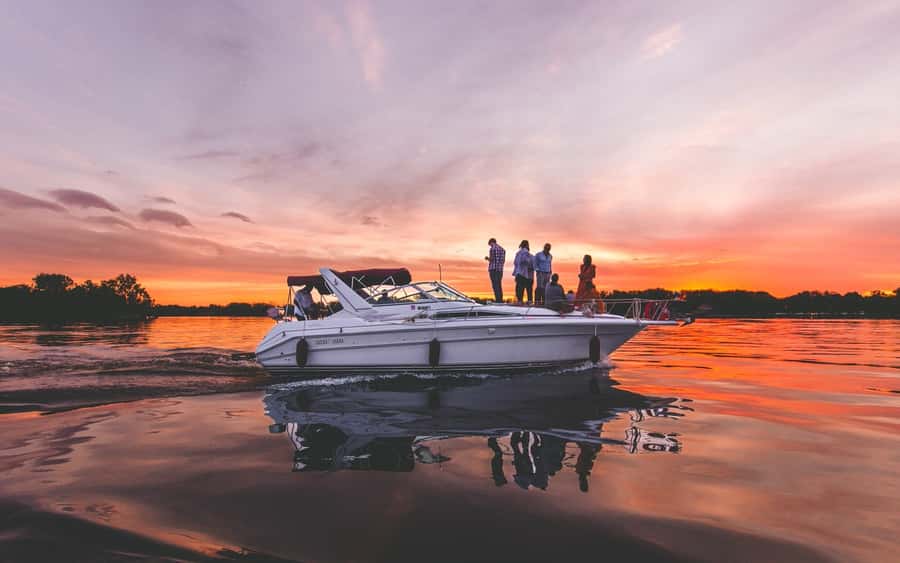 Ottawa: Downtown Yacht Cruise - Wed-Sun @ 6PM - 75 Minutes - What is included, and what still costs extra