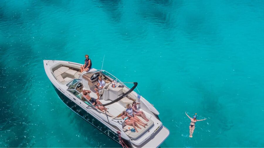 Palma de Mallorca: Private Yacht Trip with Drinks - Cruising past Cala Nova and the Mallorcan coast