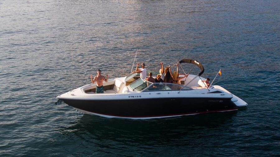 Palma de Mallorca: Private Yacht Trip with Drinks - Cold drinks, sun loungers, and a slower pace