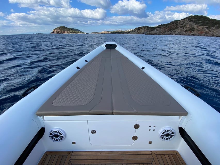 Paros: Private Luxury Cruise to the Blue Lagoon - Antiparos - Lunch onboard keeps the day pleasantly simple