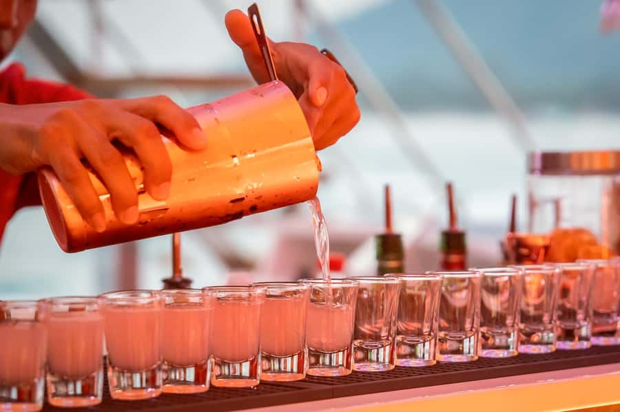 Pattaya: 3-Island Hopping Sunset Yacht & Buffet with Live DJ - Practical tips for a better day onboard