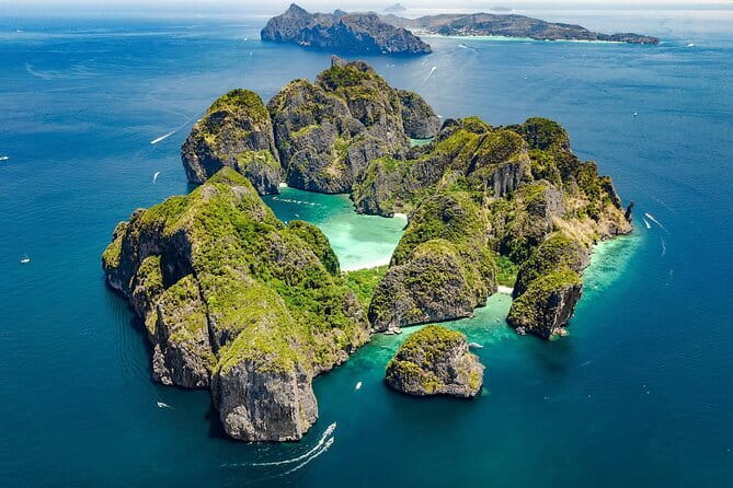 Phi Phi Maya and Maithon by Indigo Luxury Catamaran in Phuket - Guides, language, and the feel of the day