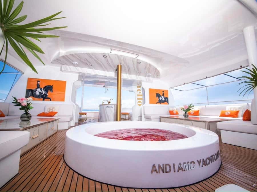 Phuket: Coral and Racha Island Yacht Tour with Lunch - Lunch is served with the Andaman Sea as your view