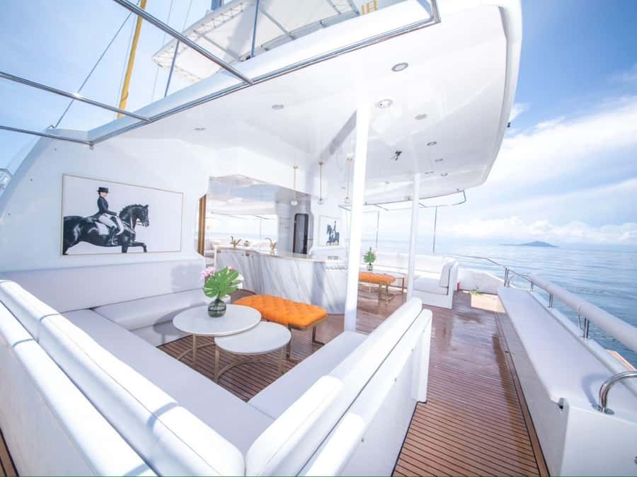 Phuket: Coral and Racha Island Yacht Tour with Lunch - The return cruise has its own rewards