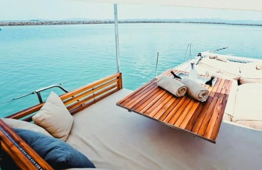 Phuket: Coral and Racha Islands Hype Luxury Catamaran - Hotel pickup or ticket-only arrival?
