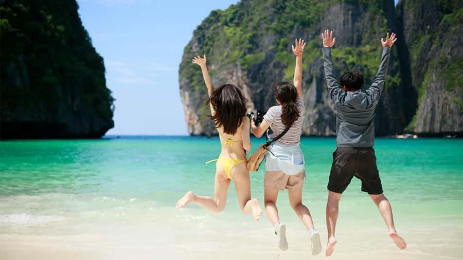 Phuket: Indigo Luxury Yacht to Phi Phi, Maya & Maithon - Maithon activities and the second water stop
