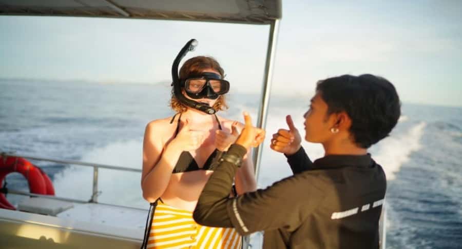 Phuket: Phi Phi, Maya, and Maiton by Luxury Yacht with Lunch - The photographer and the five free photos