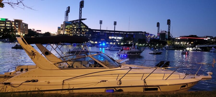 Pittsburgh: Private Yacht River Cruise with Captain and BYOB - Pittsburgh is at its best from the river