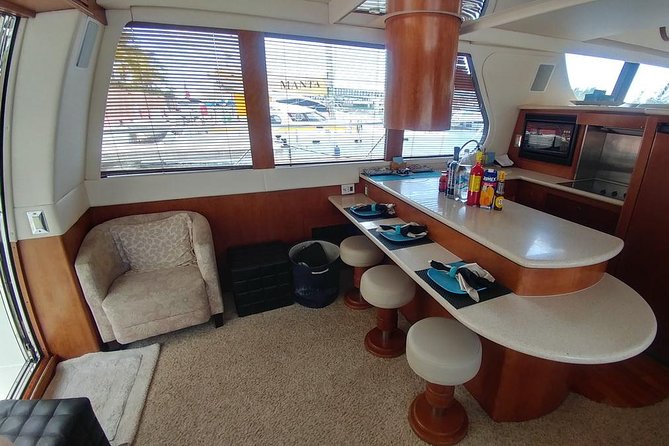 Playa Mujeres rent a Yacht 4hrs with Food and drinks aboard CA55 - Downtown Isla Mujeres for a short visit