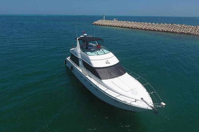 Playa Mujeres rent a Yacht 4hrs with Food and drinks aboard CA55 - Snorkeling near El Meco Reef